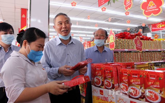 Công ty Vissan chuẩn bị đủ nguồn hàng thực phẩm phục vụ thị trường tết Quý Mão 2023. Ảnh: Trần Khánh