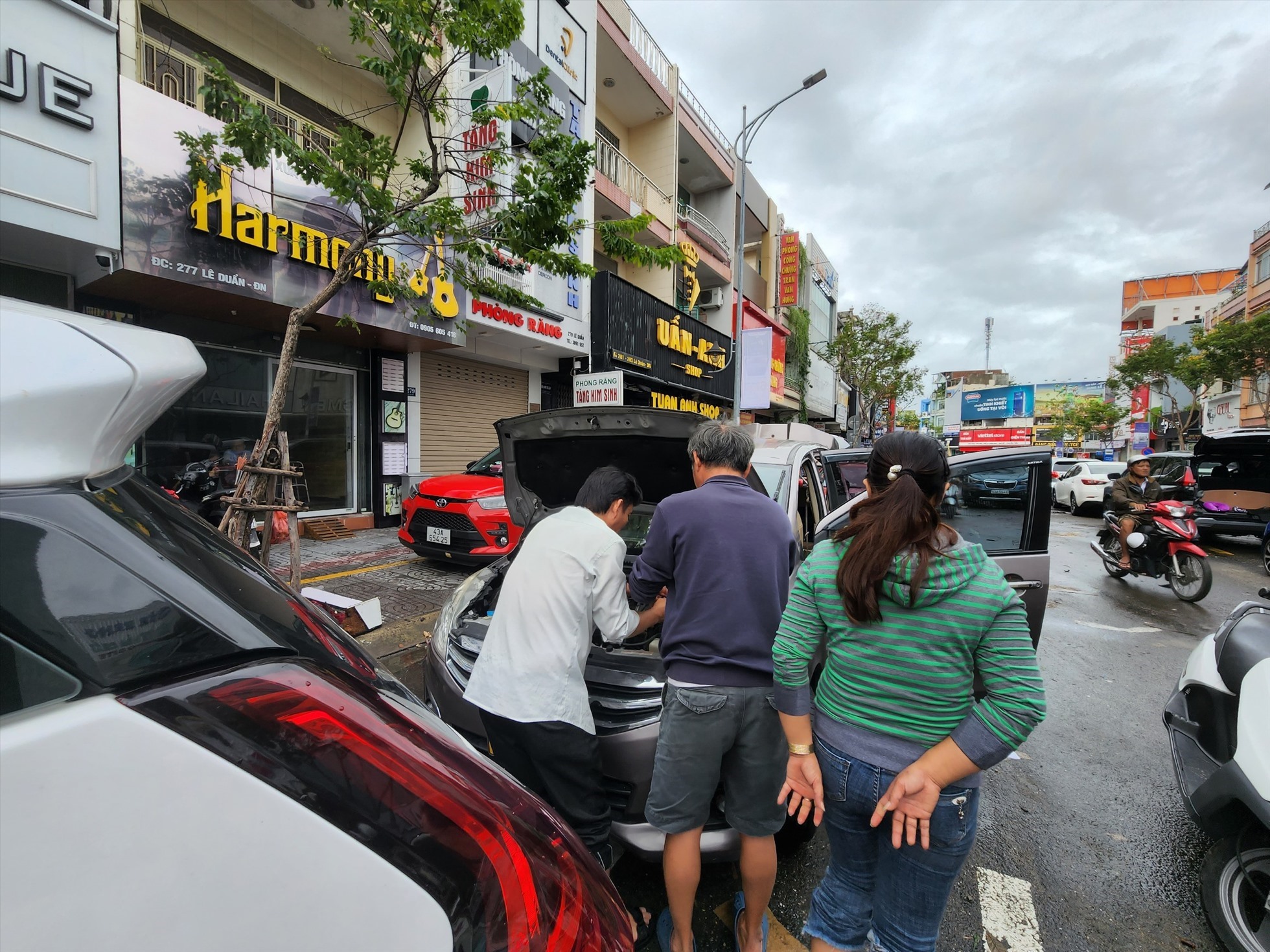 Thủ tục hưởng bảo hiểm cần nắm khi xe bị ô tô bị ngập nước sau mưa lũ - Ảnh 1.