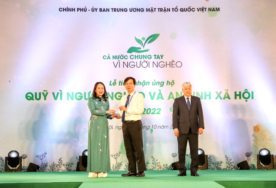 Agribank ủng hộ 5 tỷ Quỹ Vì người nghèo và An sinh xã hội - Ảnh 2.