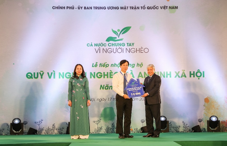 Agribank ủng hộ 5 tỷ Quỹ Vì người nghèo và An sinh xã hội - Ảnh 1.