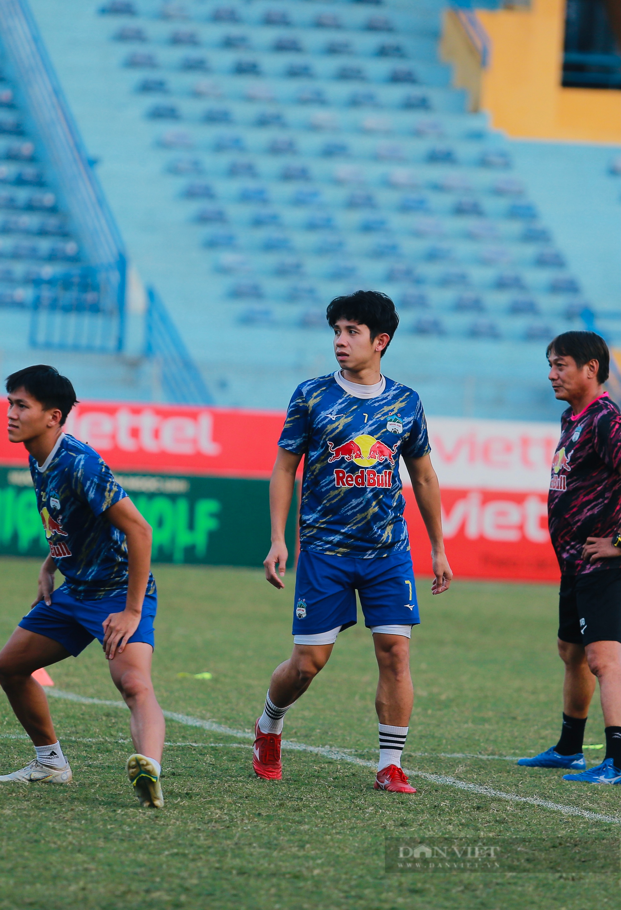 Tiền vệ Nguyễn Phong Hồng Duy đầu quân cho Viettel FC? - Ảnh 1.