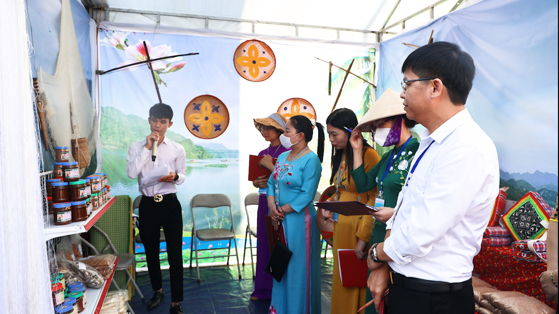 Ngày hội giới thiệu nông sản huyện Phù Yên - Ảnh 12.