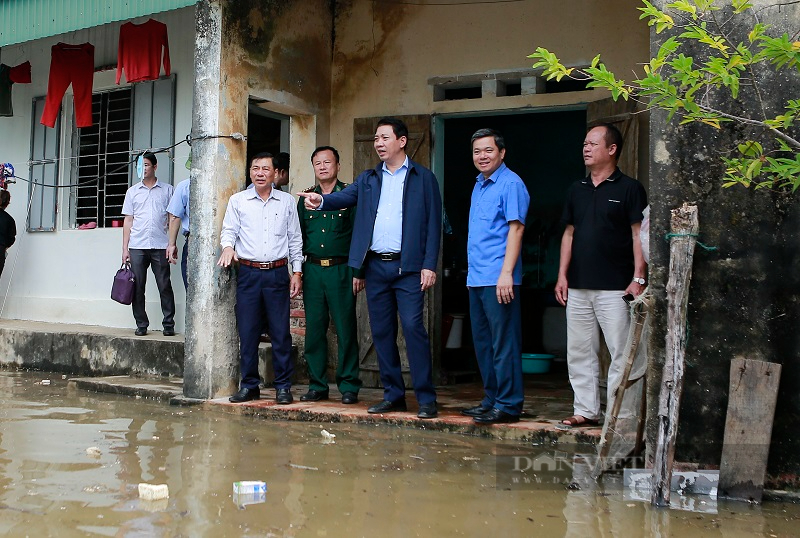 Phó Chủ tịch tỉnh Thanh Hoá Lê Đức Giang yêu cầu đảm bảo tuyệt đối cho người dân trước tình trạng biển xâm thực - Ảnh 2.