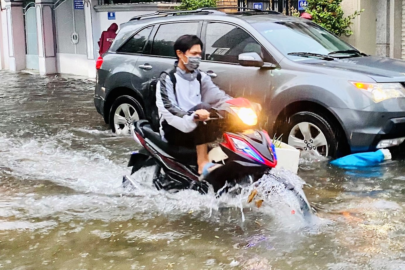 Bà Rịa - Vũng Tàu ngập nặng sau cơn mưa dài 3 tiếng - Ảnh 6.