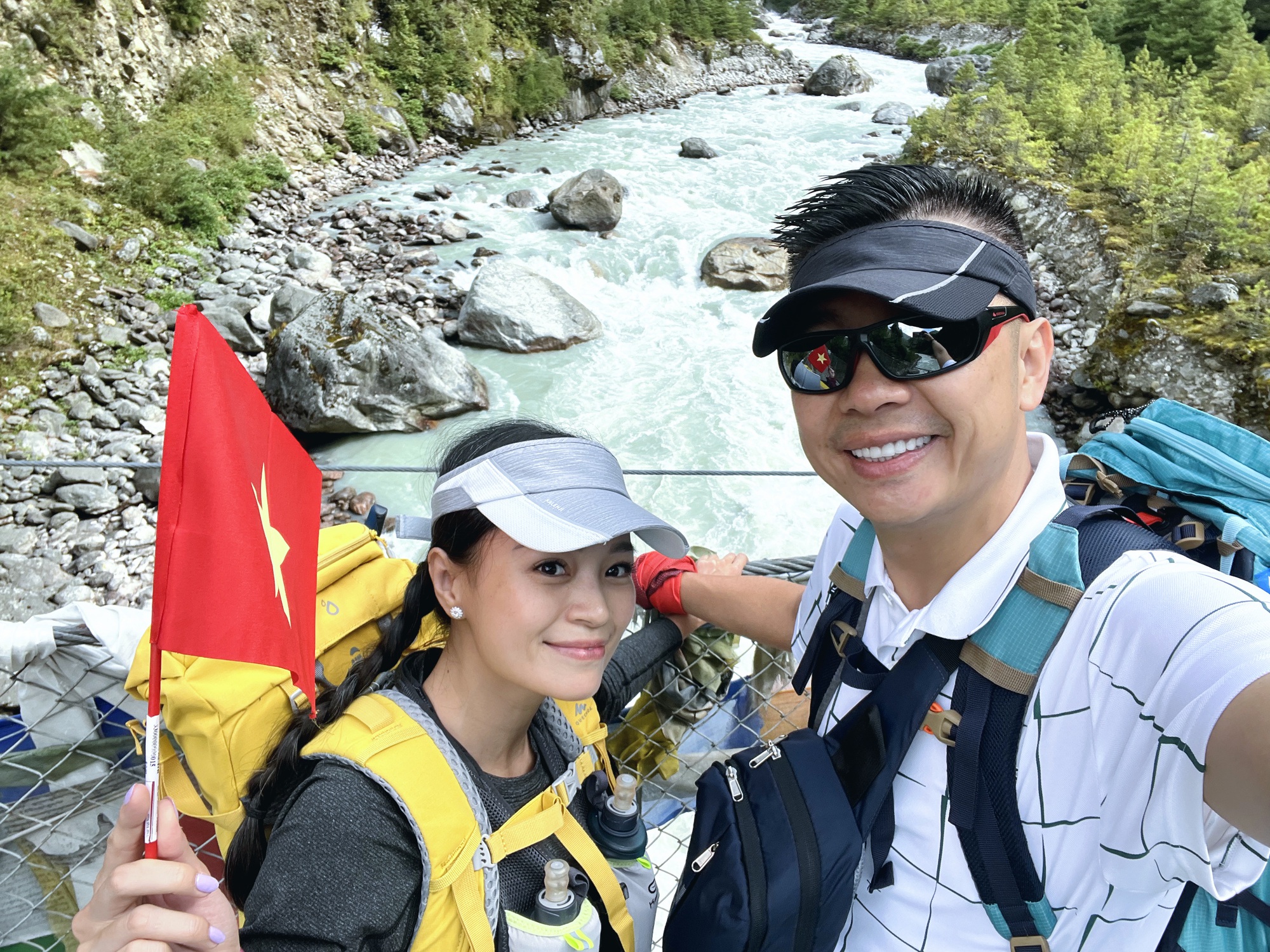 Chuyện tình lãng mạn của cặp đôi Việt cầu hôn trên Everest - Ảnh 4.