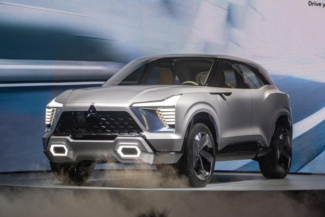 Mitsubishi XFC Concept ra mắt toàn cầu đầu tiên ở Việt Nam: &quot;Đàn em&quot; Xpander sẽ ngáng đường Toyota Corolla Cross, KIA Seltos - Ảnh 1.