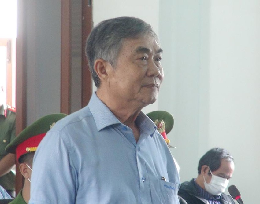 Cựu Phó chủ tịch Phú Yên bị phạt 6 năm do giảm giá bán đất sai luật - Ảnh 2.