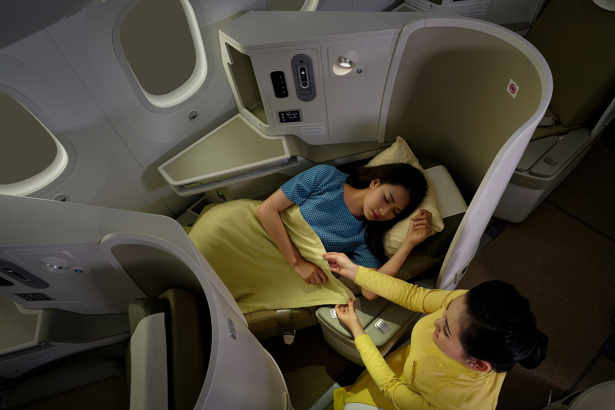 Vietnam Airlines nâng hạng, tặng vé máy bay ưu đãi giá hấp dẫn cho khách hàng - Ảnh 2.