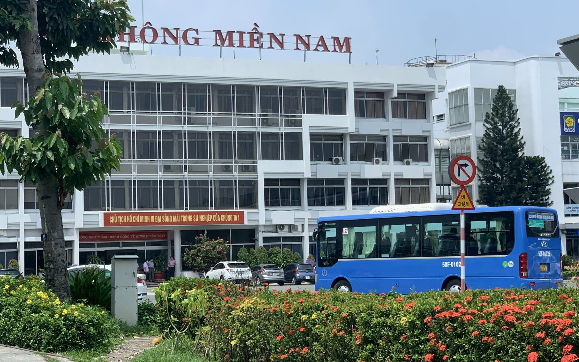 2 tuyến xe buýt mới vòng sân bay Tân Sơn Nhất có lộ trình ra sao? - Ảnh 1.