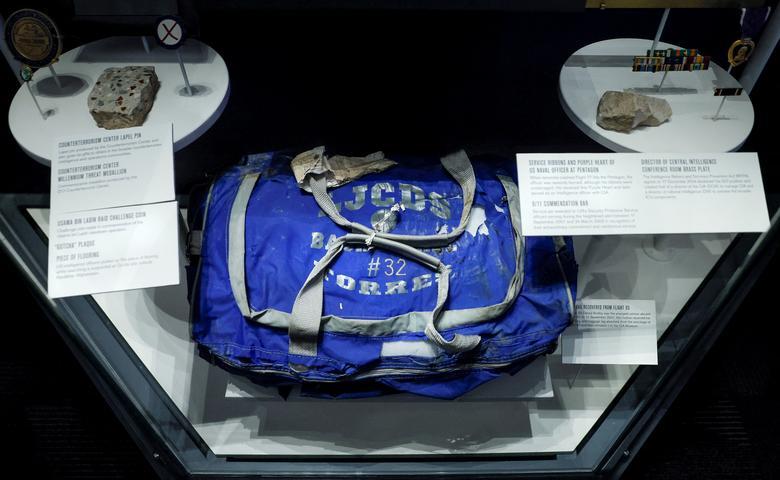 Hiện vật cực ‘'dị'’ bên trong bảo tàng của CIA: Có khẩu súng và đôi giày của Osama bin Laden - Ảnh 15.