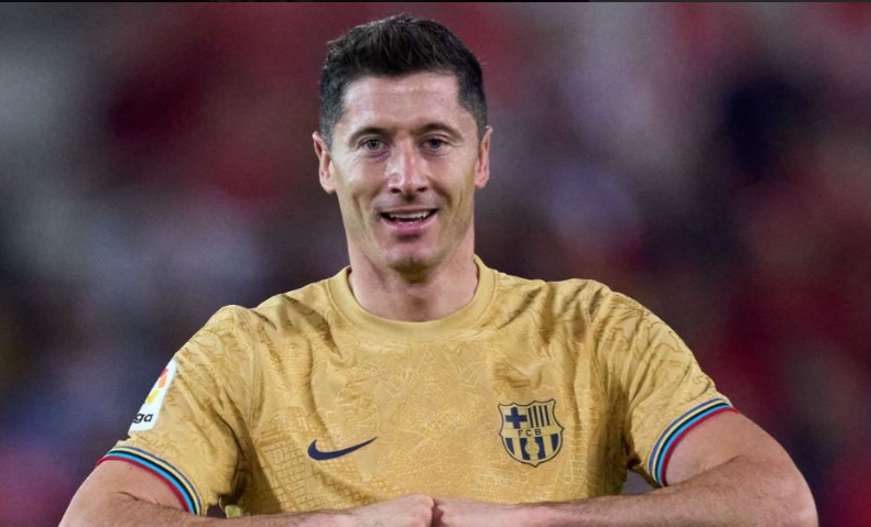 Barca tạm lên đỉnh La Liga, HLV Xavi khen Lewandowski hết lời - Ảnh 1.