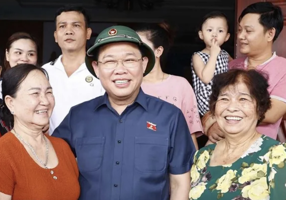 Chủ tịch Quốc hội Vương Đình Huệ thăm cư dân khu tái định cư sân bay Long Thành - Ảnh 2.