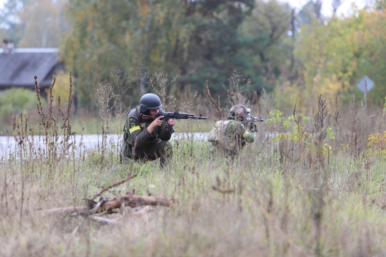 Ukraine tập trận 'Bão tố phương Bắc' để bảo vệ vùng biên giới với Belarus - Ảnh 5.