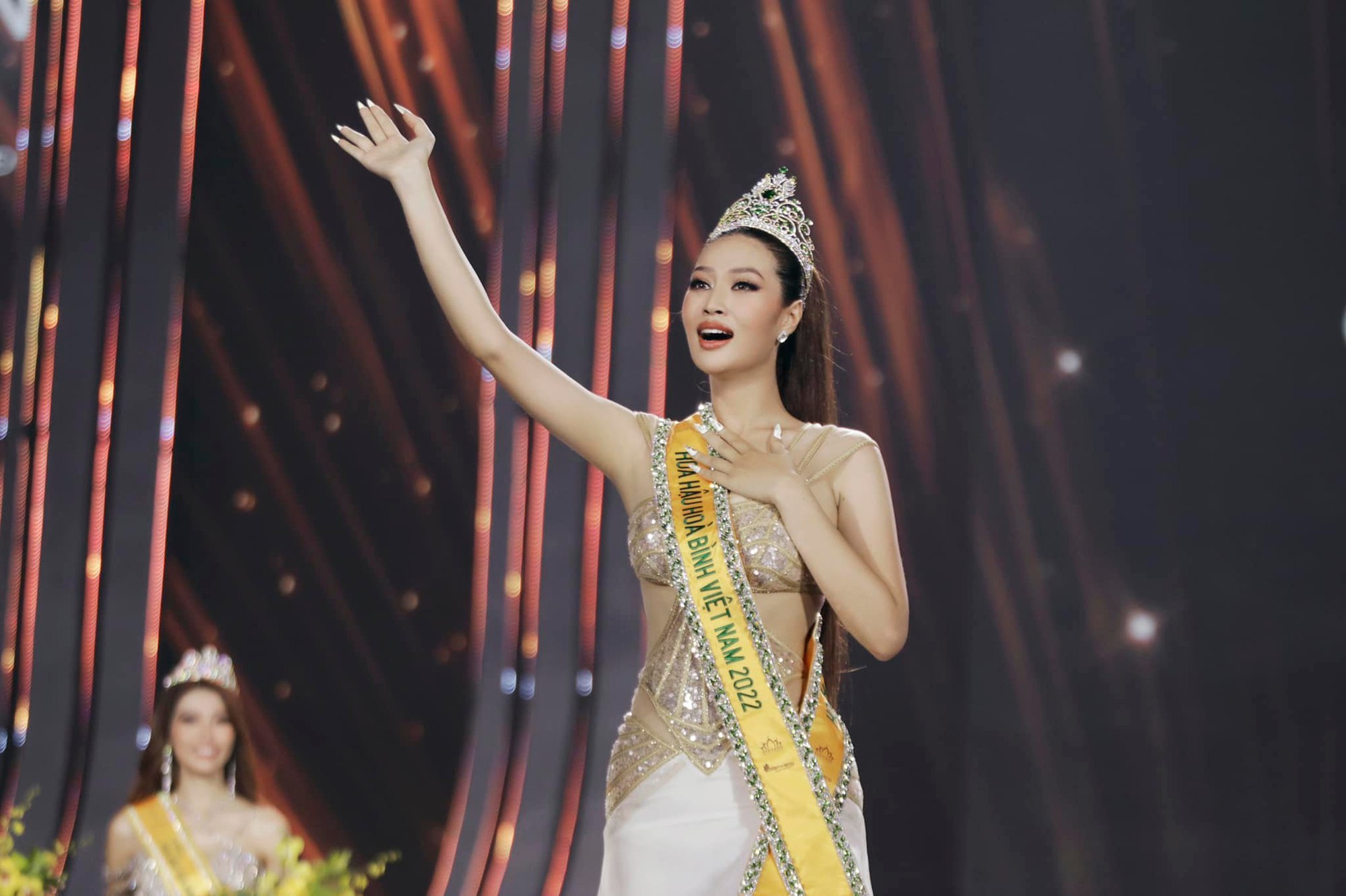 Hành trình đáng tự hào của tân Hoa hậu Hòa bình Việt Nam 2022 Đoàn Thiên Ân từng nặng 75 kg - Ảnh 1.