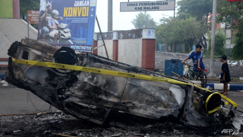 Indonesia tuyên bố 127 người chết, 180 người bị thương vì bạo loạn kinh hoàng trong trận bóng đá - Ảnh 3.