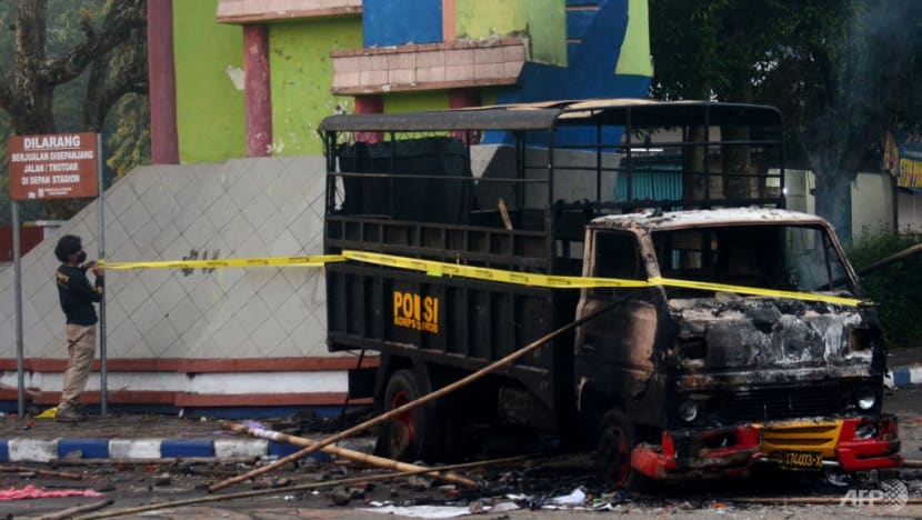 Indonesia tuyên bố 127 người chết, 180 người bị thương vì bạo loạn kinh hoàng trong trận bóng đá - Ảnh 4.