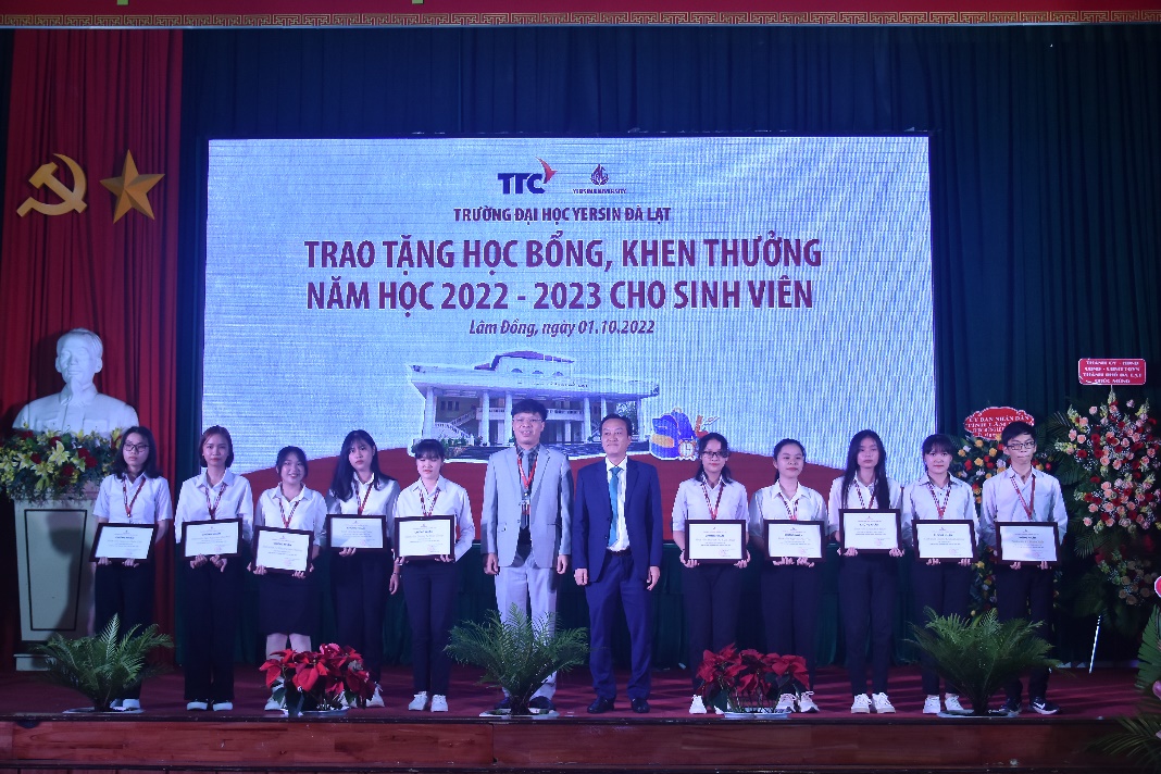 Lễ khai giảng năm học 2022 - 2023 Trường Đại học Yersin Đà Lạt - Ảnh 3.