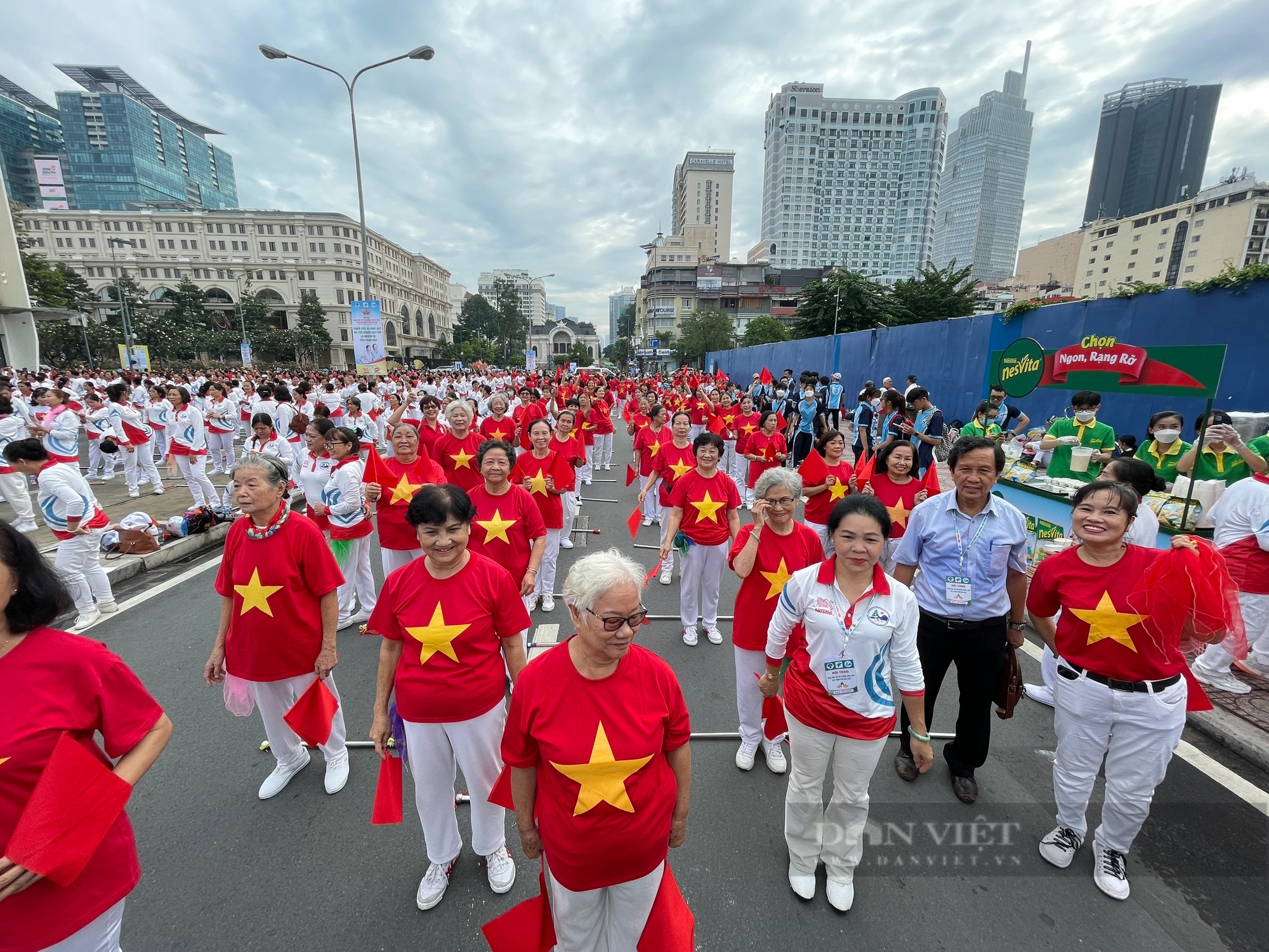3.333 người đồng diễn dưỡng sinh lập 2 kỷ lục Việt Nam - Ảnh 1.