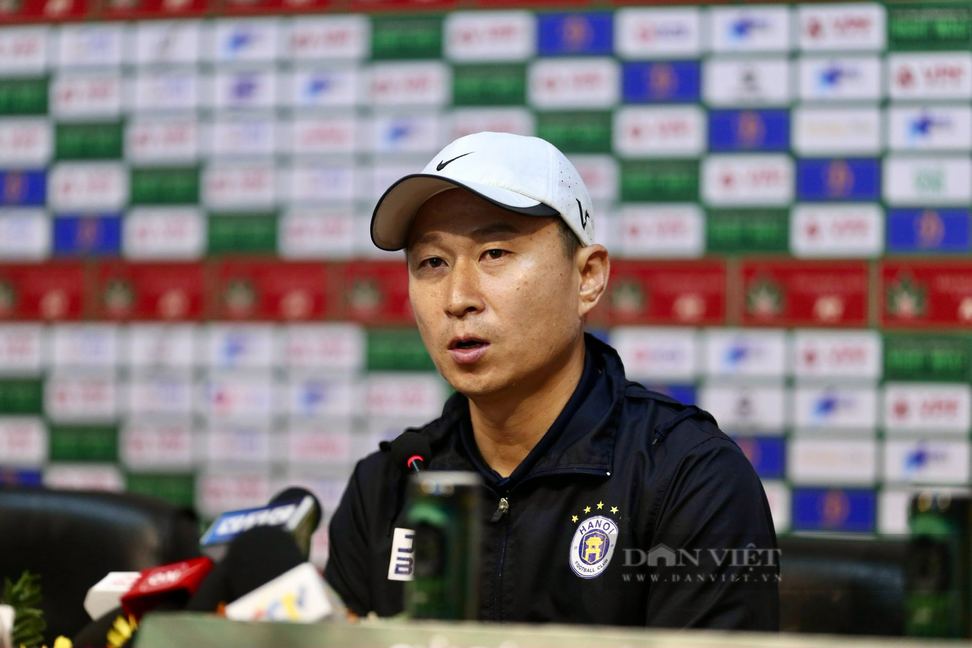 HLV Chun Jae-ho: CLB TP.HCM đã sai lầm khi chơi đôi công với Hà Nội FC - Ảnh 1.
