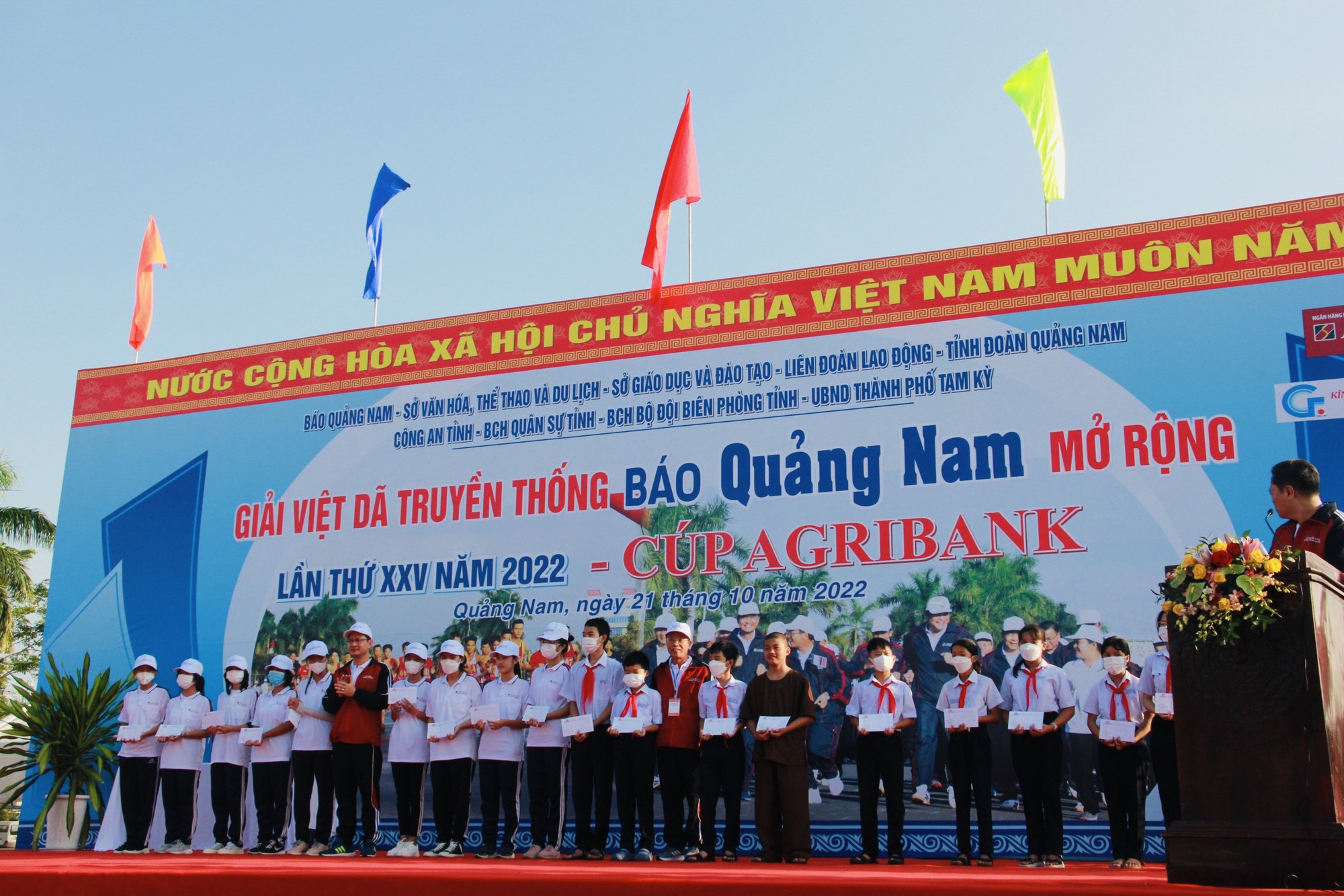 Hơn 1.100 VĐV tranh tài tại giải việt dã Báo Quảng Nam lần thứ XXV tranh cúp Agribank - Ảnh 6.