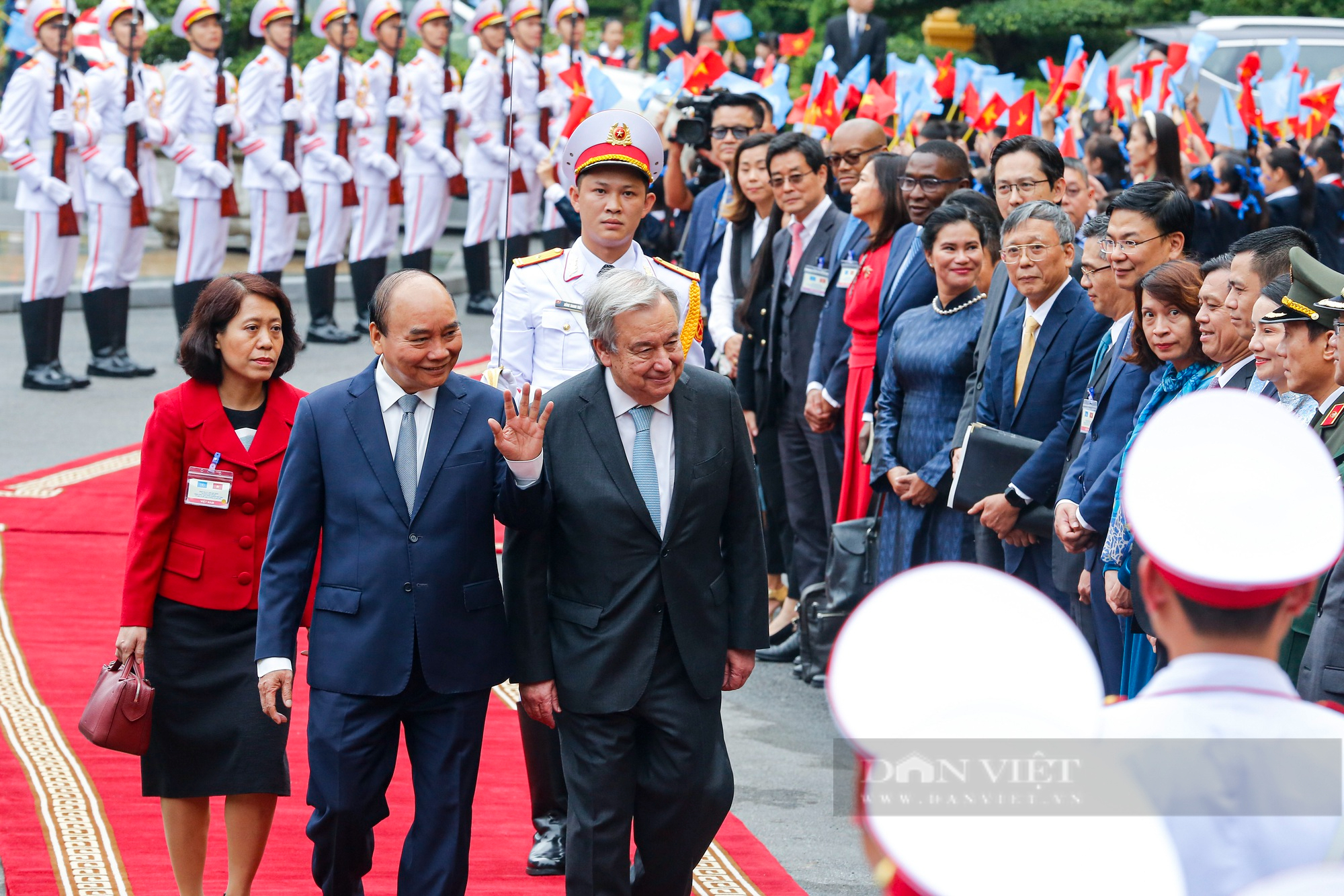 Chủ tịch nước Nguyễn Xuân Phúc đón và hội đàm với Tổng thư ký Liên Hiệp Quốc Antonio Guterres - Ảnh 4.