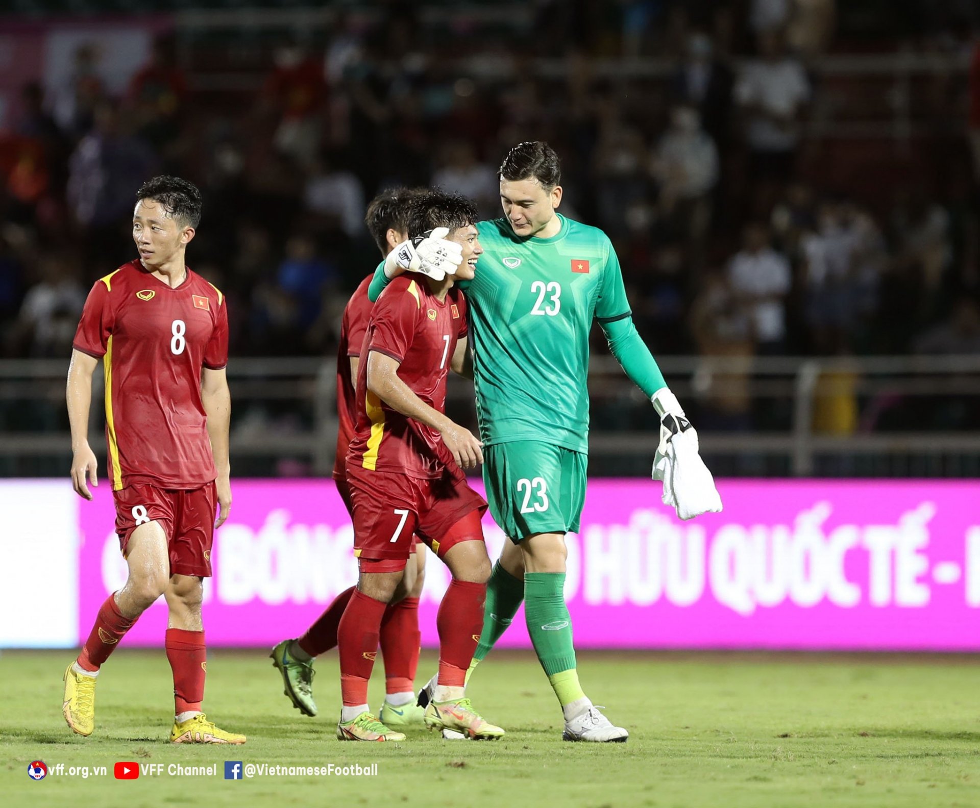 Đặng Văn Lâm muốn vô địch AFF Cup 2022 để tặng quà thầy Park - Ảnh 1.