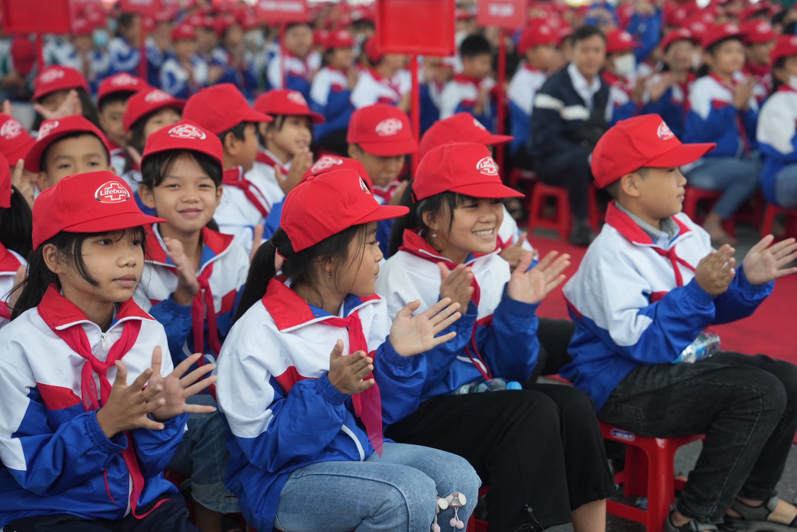 Hơn 1.000 em học sinh Bắc Ninh hào hứng thực hiện rửa tay với xà phòng - Ảnh 1.