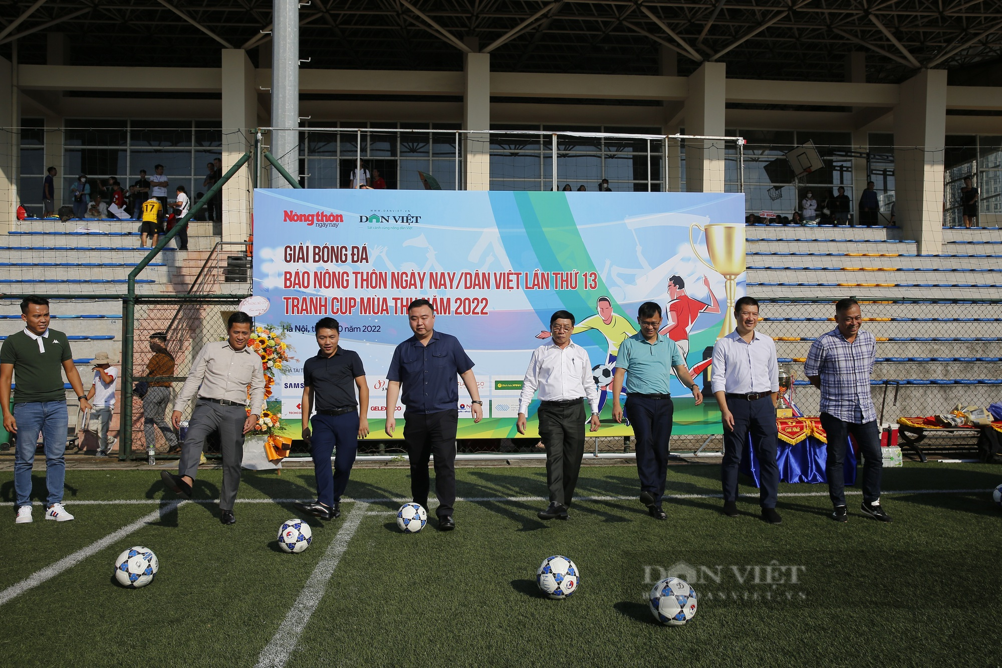Hình ảnh Lễ khai mạc Giải bóng đá Báo NTNN/Dân Việt - tranh cúp mùa Thu lần thứ 13 - Ảnh 12.