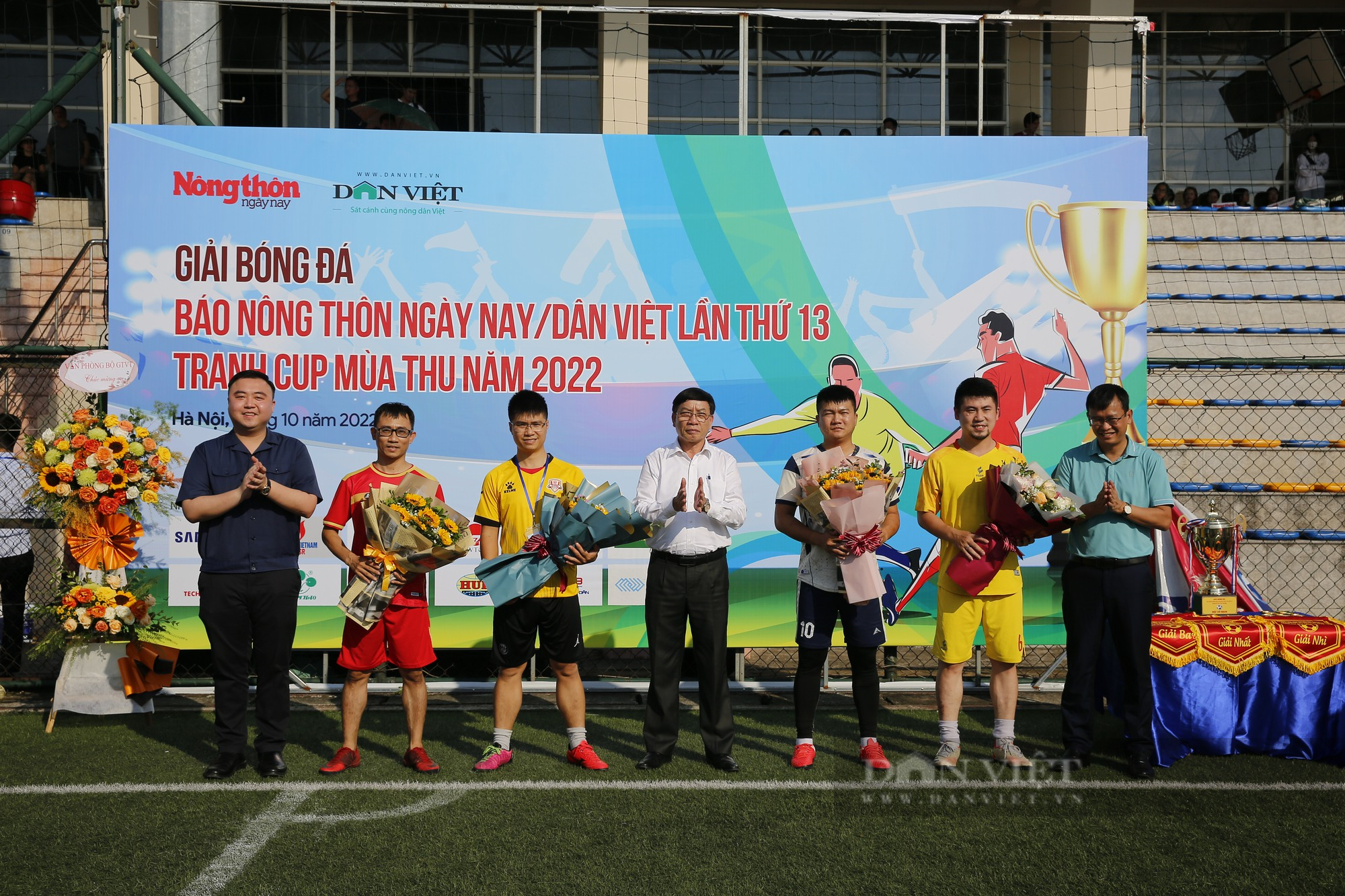 Hình ảnh Lễ khai mạc Giải bóng đá Báo NTNN/Dân Việt - tranh cúp mùa Thu lần thứ 13 - Ảnh 13.