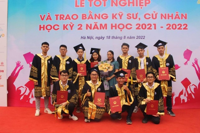 Nữ Phó giáo sư ngành Công nghệ thông tin chia sẻ về cách cân bằng giữa việc trường và việc gia đình - Ảnh 2.