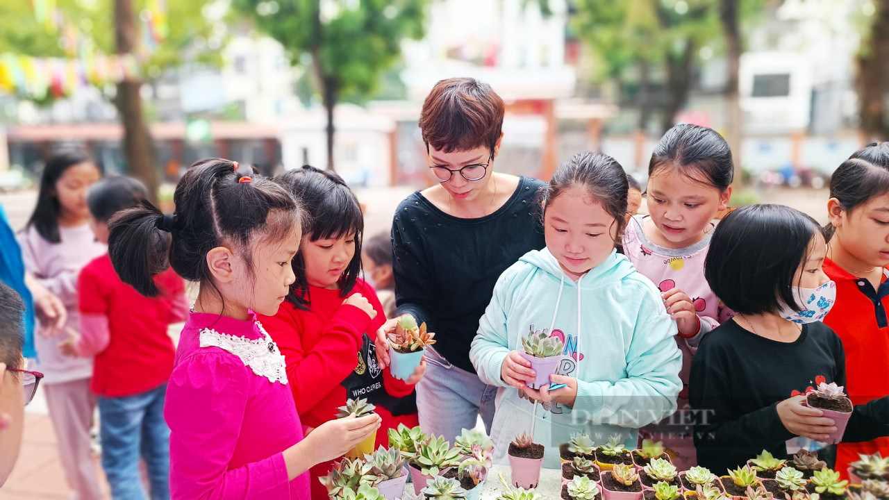 Học sinh Hà Nội thích thú đổi giấy và phế liệu lấy 1 đồ vật yêu thích - Ảnh 5.