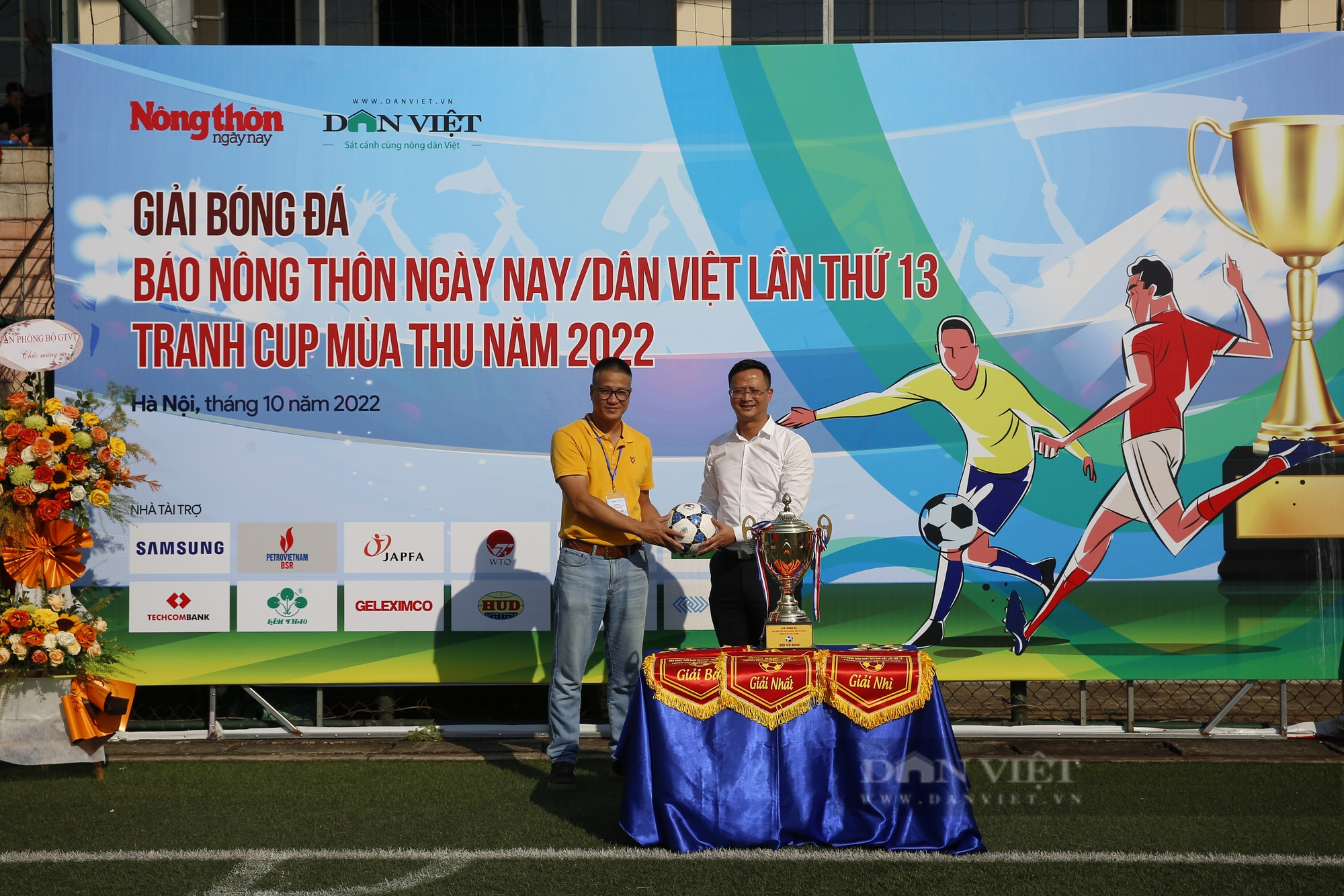 Hình ảnh Lễ khai mạc Giải bóng đá Báo NTNN/Dân Việt - tranh cúp mùa Thu lần thứ 13 - Ảnh 8.