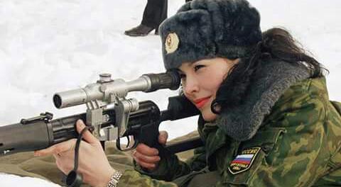 Ông Putin thử súng bắn tỉa huyền thoại Liên Xô SVD khi thị sát thao trường tân binh - Ảnh 7.