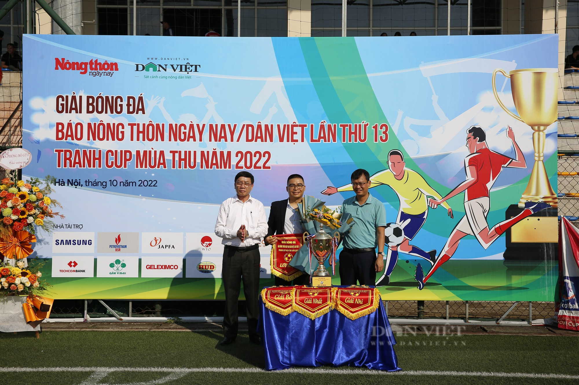 Hình ảnh Lễ khai mạc Giải bóng đá Báo NTNN/Dân Việt - tranh cúp mùa Thu lần thứ 13 - Ảnh 9.
