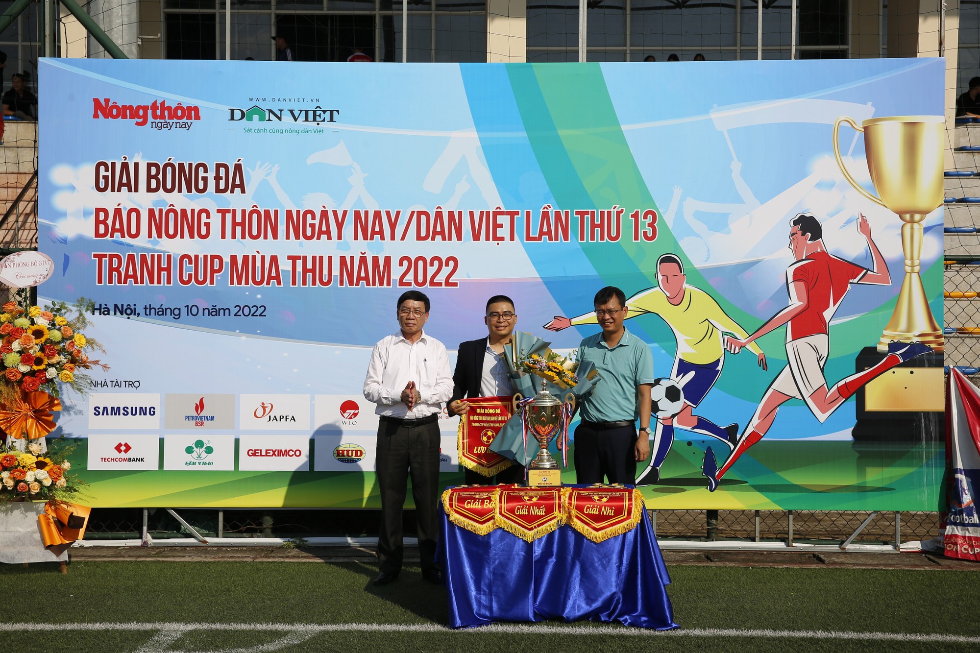 Khai mạc Giải bóng đá NTNN/Dân Việt 2022: Chủ nhà giành 3 điểm trước Vnexpress - Ảnh 2.