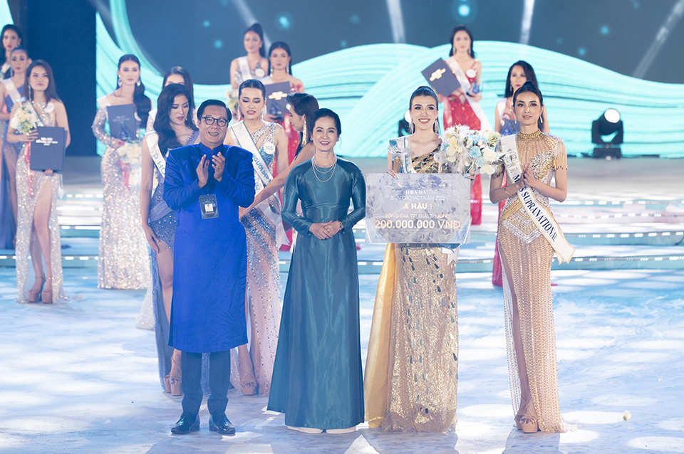 Đinh Như Phương bật khóc khi nhận vương miện Hoa hậu Biển Đảo Việt Nam 2022 giá trị 3,9 tỷ đồng - Ảnh 9.