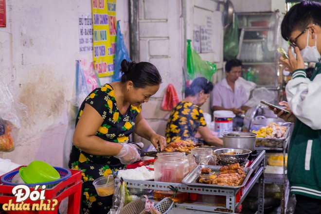 Lâu lâu ghé lại hẻm 76 Hai Bà Trưng, địa điểm ăn uống siêu rẻ nổi tiếng giữa lòng quận 1 - Ảnh 3.