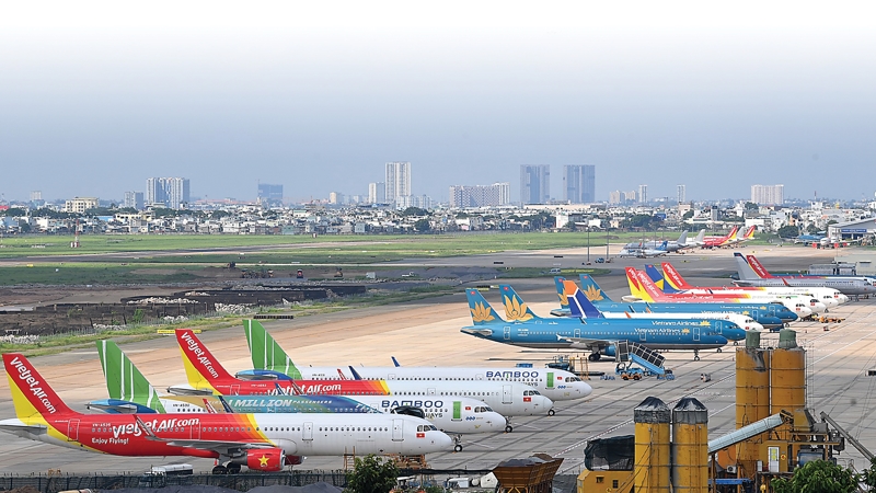 Tháng 10, sản lượng vận chuyển hành khách bằng đường hàng không sụt giảm - Ảnh 1.