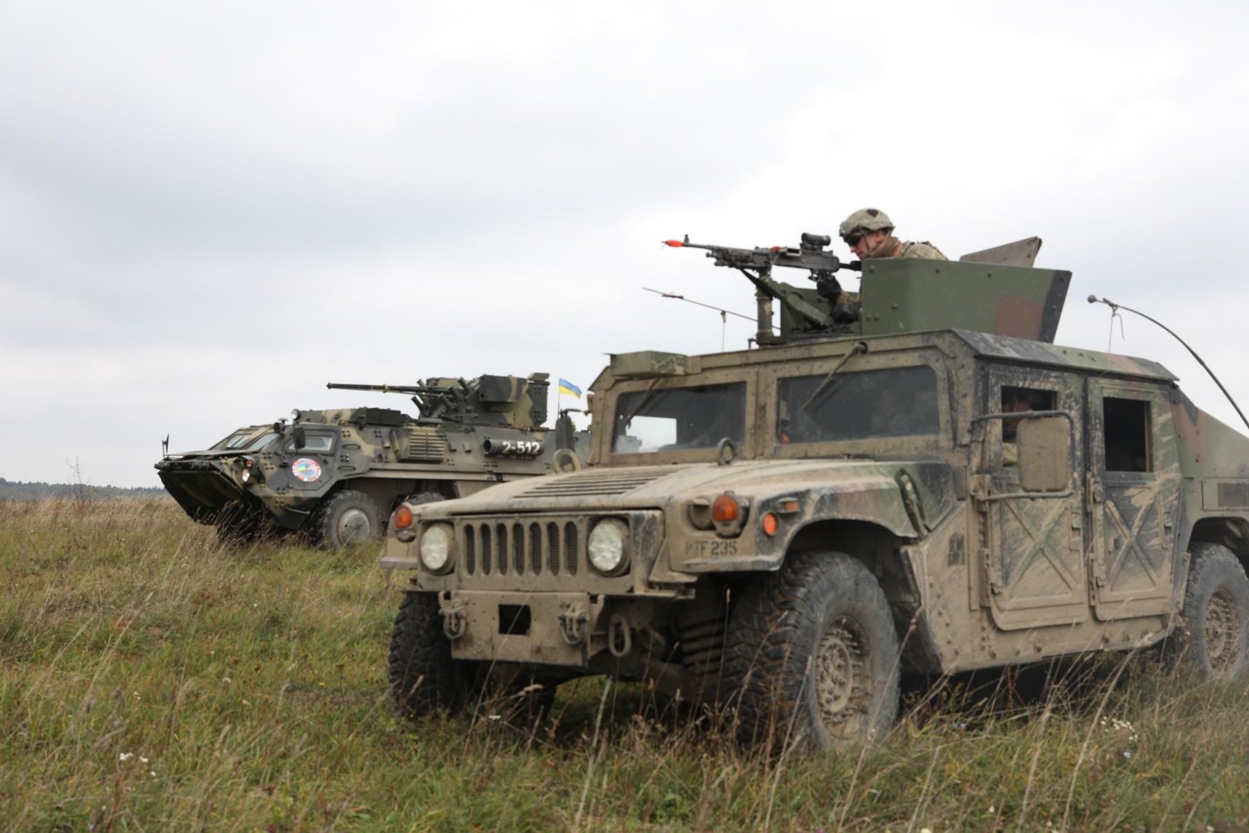 Hình ảnh Ukraine nhận loạt thiết giáp Humvee Mỹ - Ảnh 7.