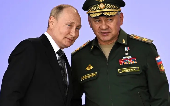 Đại tướng Sergei Shoigu lo Ukraine sử dụng 'bom bẩn', cảnh báo về 'sự leo thang không kiểm soát' của xung đột