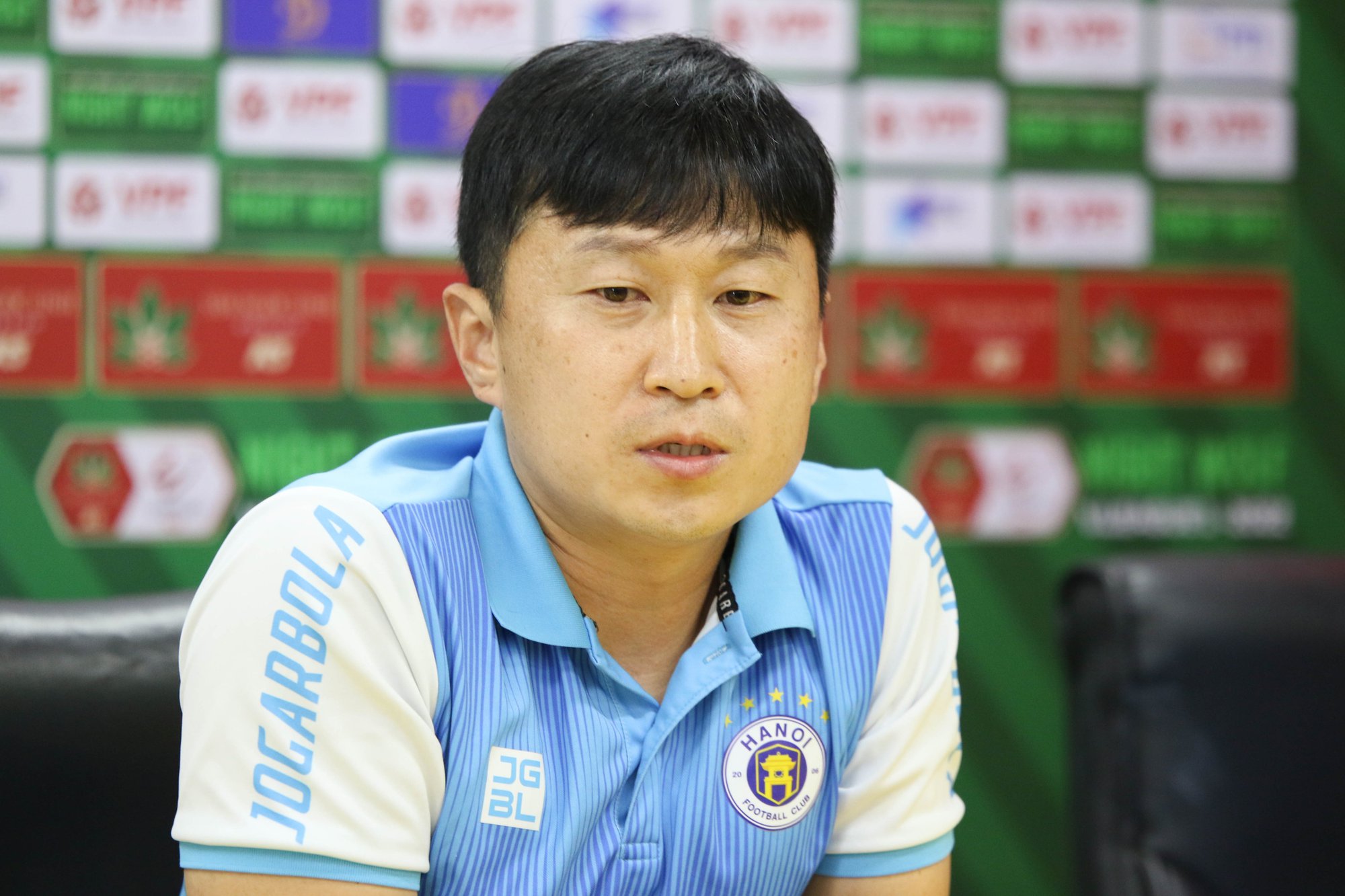 HLV CLB Hà Nội xin lỗi vì không thể thắng Hải Phòng FC để làm quà cưới cho chủ tịch - Ảnh 1.