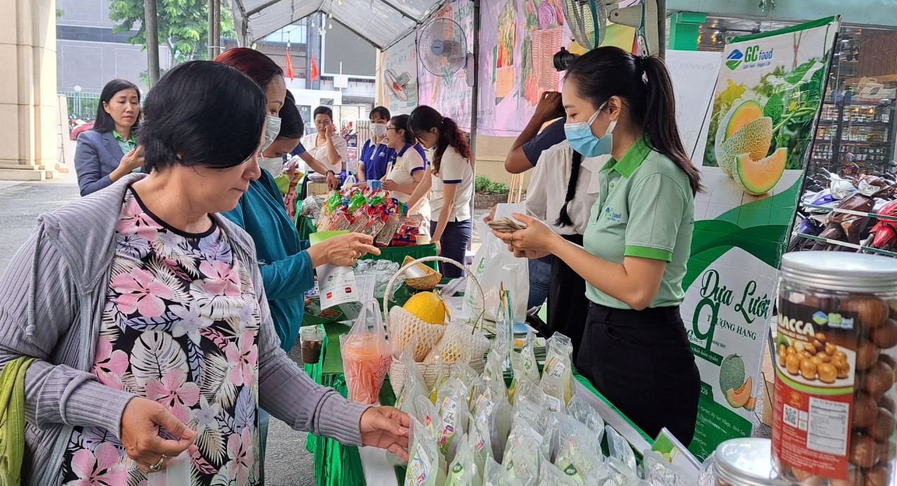 Phiên chợ thực phẩm đặc biệt giữa trung tâm TP HCM - Ảnh 5.