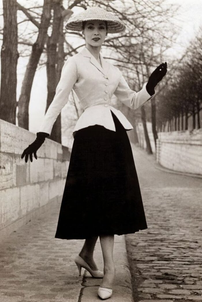 Christian Dior - Gã khổng lồ thời trang thế kỷ 20 không được lòng quý cô Chanel - Ảnh 2.
