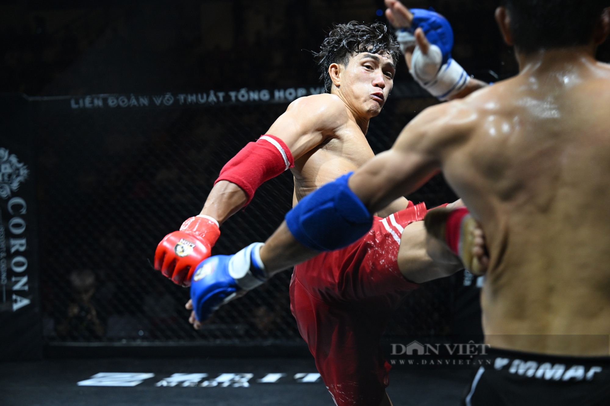 Nguyễn Trần Duy Nhất hạ knock-out đối thủ tại trận bán kết MMA Việt Nam - Ảnh 2.