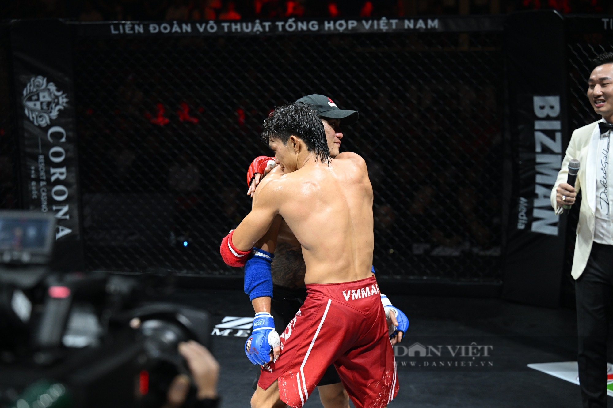 Nguyễn Trần Duy Nhất hạ knock-out đối thủ tại trận bán kết MMA Việt Nam - Ảnh 3.