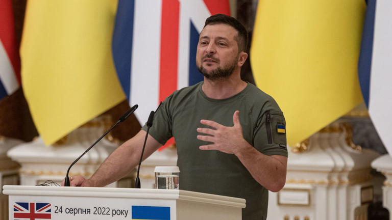 Kiev nói gì sau khi Nga cáo buộc Ukraine sử dụng 'bom bẩn'? - Ảnh 1.