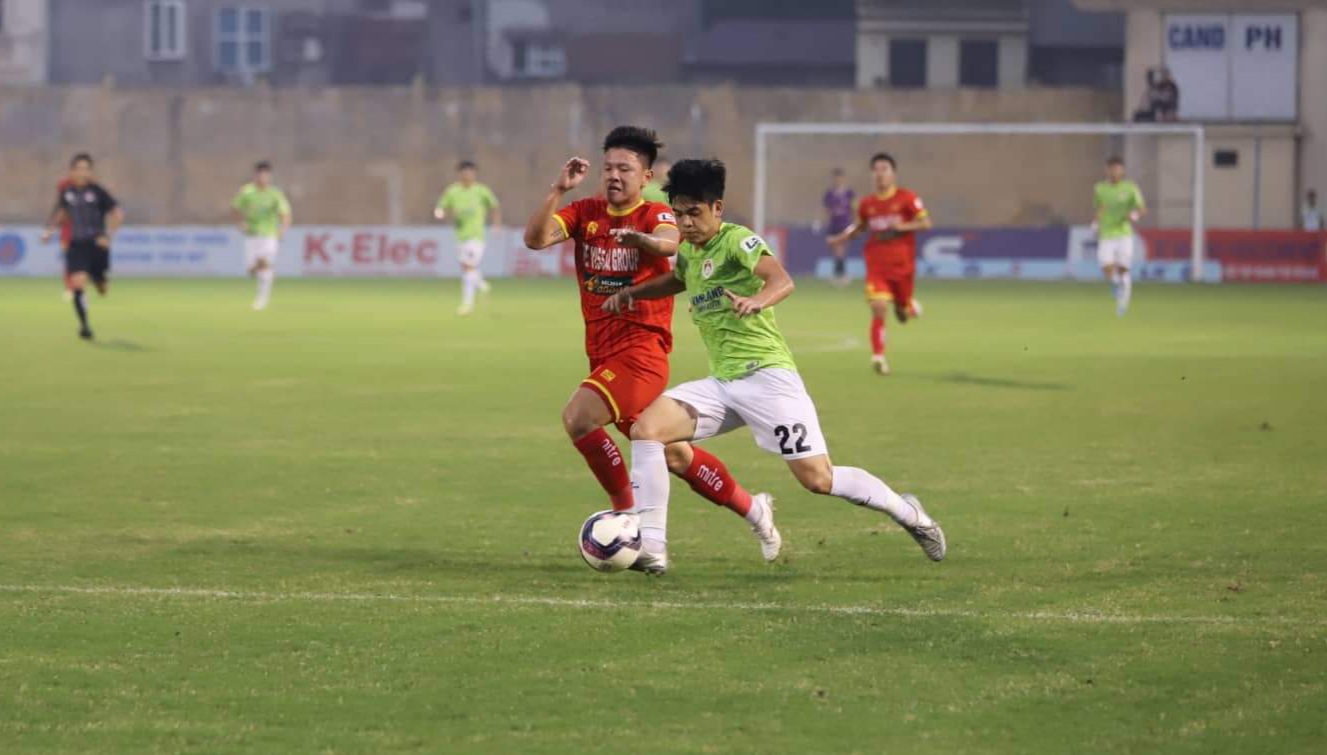 Trọng tài rút &quot;mưa thẻ&quot; trong trận CAND hạ Phố Hiến, thăng hạng V.League  - Ảnh 3.