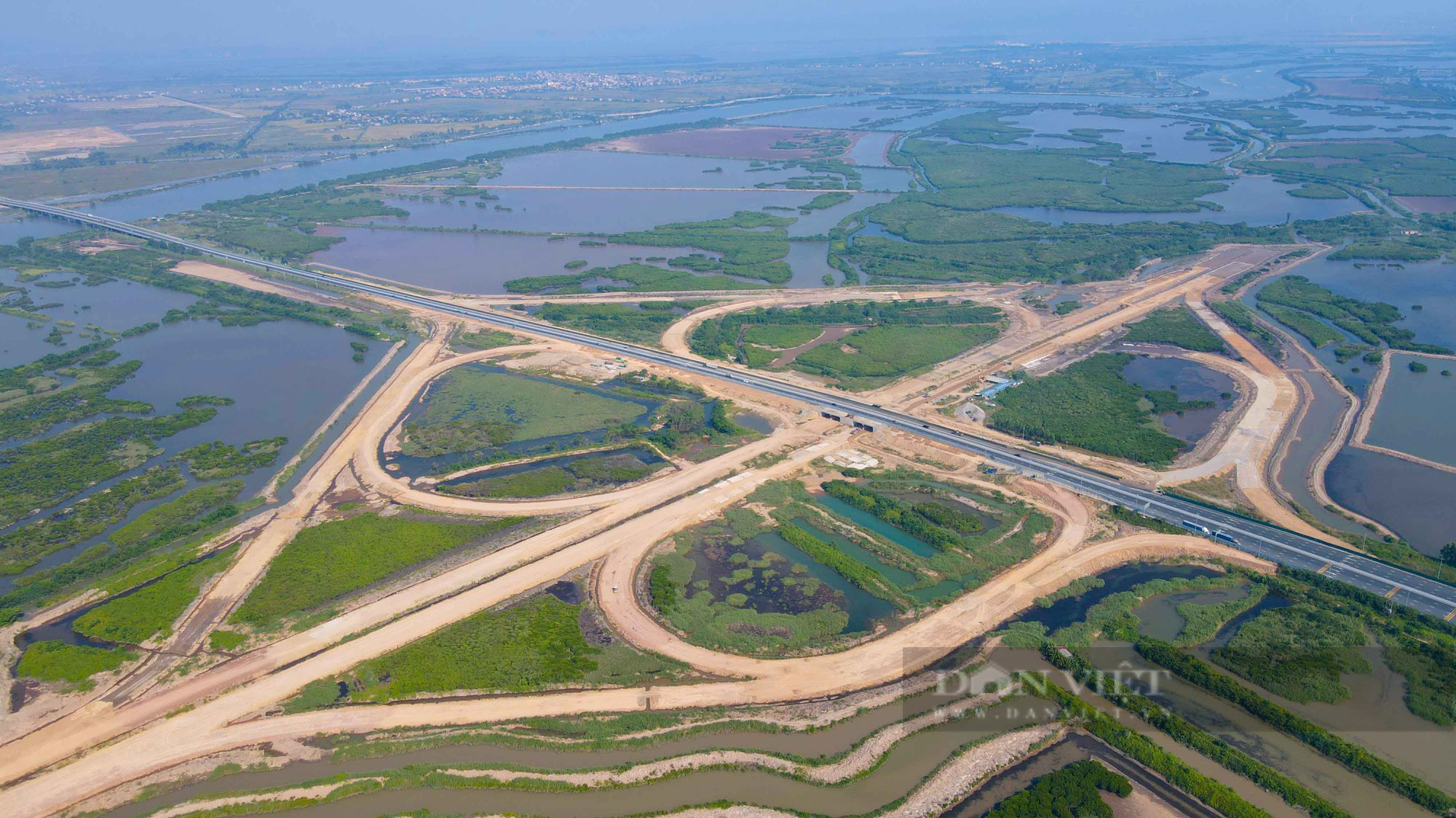 Chiêm ngưỡng hai nút giao thông nghìn tỷ nằm trên cao tốc Hạ Long - Hải Phòng đang được xây dựng - Ảnh 9.