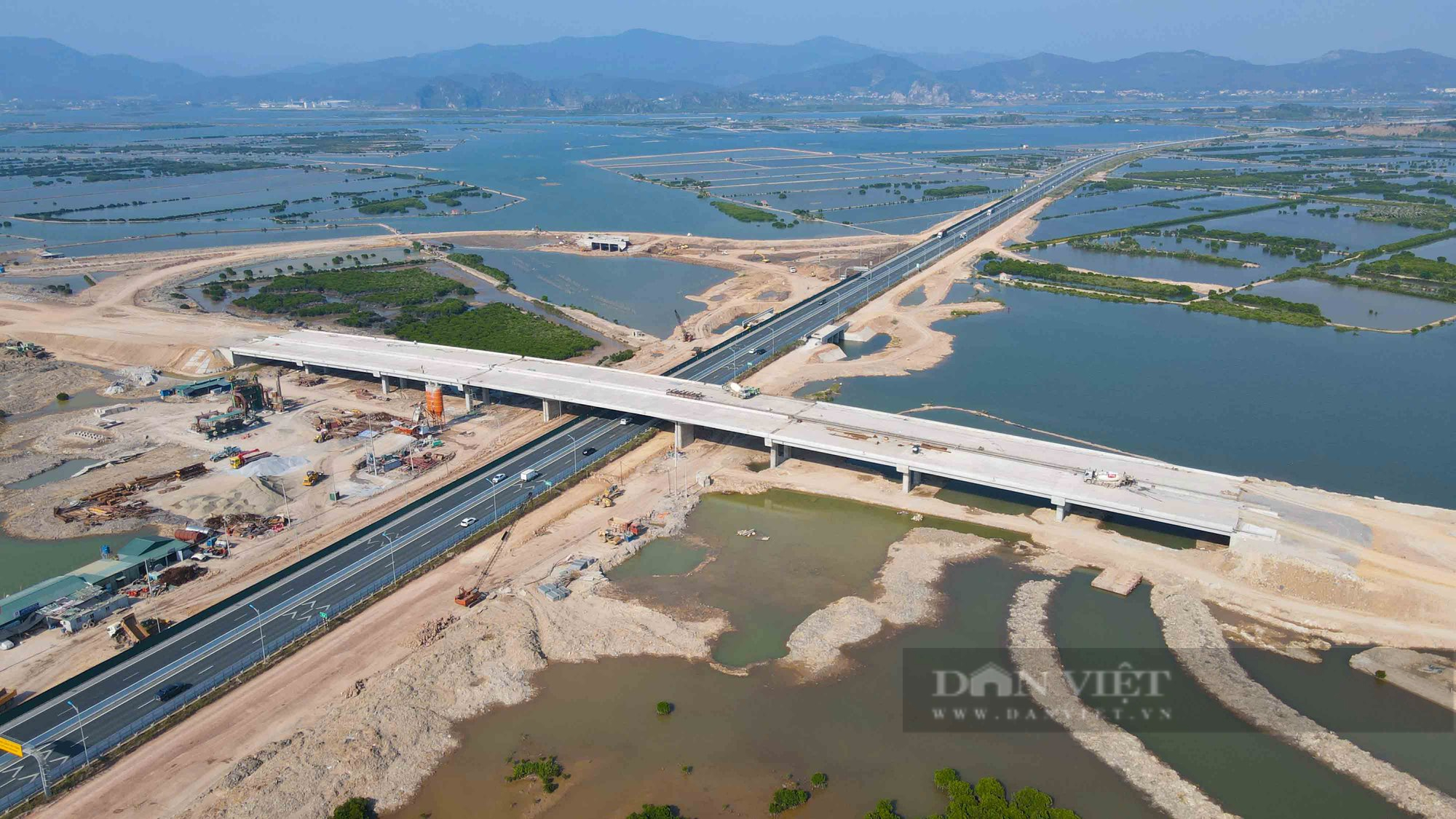 Chiêm ngưỡng hai nút giao thông nghìn tỷ nằm trên cao tốc Hạ Long - Hải Phòng đang được xây dựng - Ảnh 3.