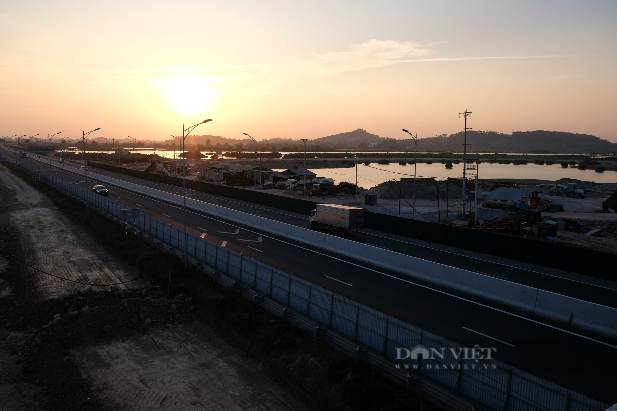 Chiêm ngưỡng hai nút giao thông nghìn tỷ nằm trên cao tốc Hạ Long - Hải Phòng đang được xây dựng - Ảnh 11.